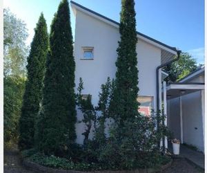 Pieni huone 1 km jokirannasta Turku Finland