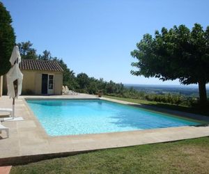 Sunlit Holiday Home in Provence with Swimming Pool Seguret France