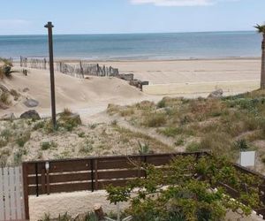 Les pieds dans le sable Cap dAgde France