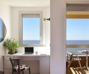 NOUVELLE VAGUE, studio w/ balcony, seaview & pool. Biarritz France