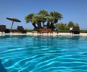 Villa Dolphin - Beachfront Maisonette with Pool Akrata Greece