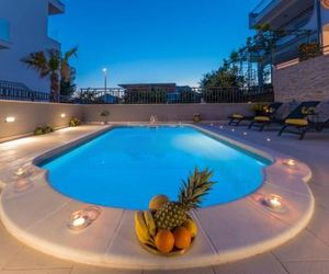 Villa Seaview with pool - Apartment Yellow Trogir Croatia