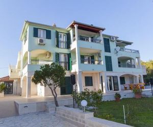 Apartments with a parking space Sumartin (Brac) - 17267 Sumartin Croatia