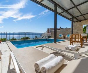 Villa Oslo - luxury place with sea views & heated pool, 300m far from sandy beach Duce Croatia