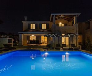 Modern Villa in Deklici with Pool Castellier Croatia