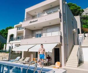 Apartments with a swimming pool Brela (Makarska) - 13592 Brela Croatia