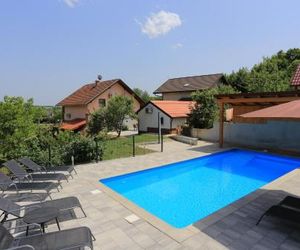 Apartments and rooms with a swimming pool Grabovac (Plitvice) - 17531 Rakovica Croatia