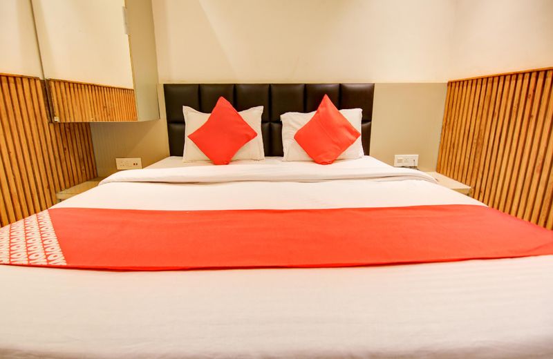 OYO 28373 Hotel Shri Sai