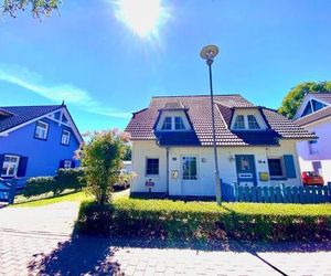 Alte Reihe 14 _Haus Teja_ Zingst Germany