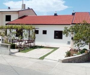 Apartments with a parking space Senj - 7475 Senj Croatia