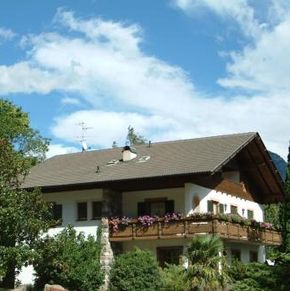 NearBy Hotel