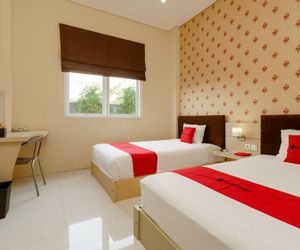 RedDoorz Plus near Sangkareang Park Mataram Indonesia