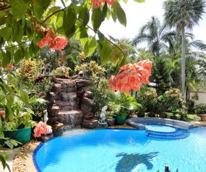 Palm Pool Villa, & Tropical Garden & Swimming Pool Ban Pong Thailand