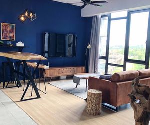 Cube 8 Teens(4pax) - Mount Austin/Shopping/Ikea Ulu Tiram Malaysia
