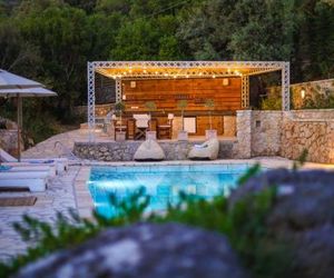 ORAMA: Sea to Sky Villas Agios Nikitas Greece