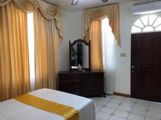 Фото отеля GoldenView Guesthouse Ocho Rios