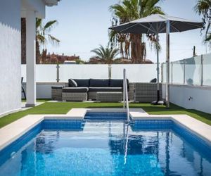 Luxurious 5* VILLA - 300M2 - private HEATED pool - garage - WiFi Palm-Mar Spain