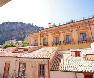 Terrazza Cathedral con vista Cefalu Italy