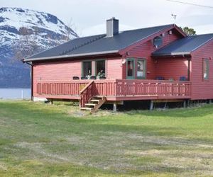 Three-Bedroom Holiday Home in Hol I Tjeldsund Lodingen Norway