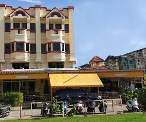 Oasis Apartments & Bar Karon Thailand