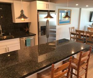 LICENSED MGR - BRAND NEW LUXURIOUS OCEANFRONT CONDO! STUNNING VIEWS! BEACH RESORT! 2 KING Beds! Key Largo Island United States