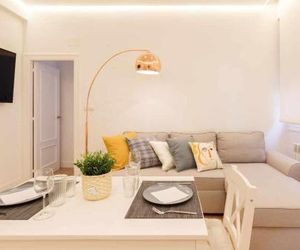 Apartamento renovado con encanto by Urban Hosts Bilbao Spain