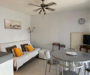 Apartment Joli t2 traversant donnant sur le parc et létablissement thermal 1 Balaruc-les-Bains France