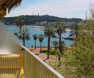 STUDIO STANDING BORD DE MER ET VUE Antibes France