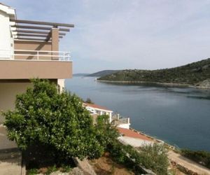 Apartments Ljubi Vinisce Croatia