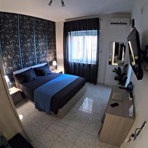 NearBy Hotel