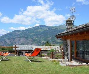 Holiday house with garden and enchanting view Villes Dessous Italy