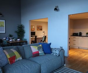 Loft Penthouse Canal view, gated Parking, Sleeps 8 Coventry United Kingdom