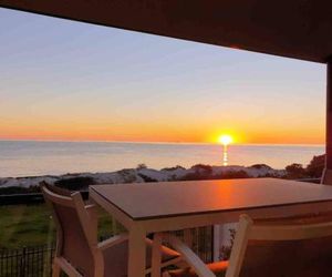 Luxurious 3 bedroom beachfront - panoramic views Finsbury Australia