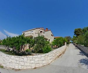 Large and charming apartment near beach with big & sunny terrace Sumartin Croatia