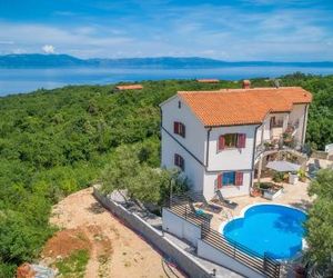 Apartments Lara with Swimming Pool Dregne Croatia