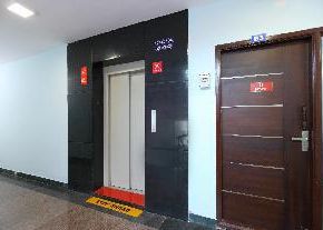 NearBy Hotel