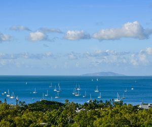 Beachside tropical holiday house. No car rrquired Airlie Beach Australia