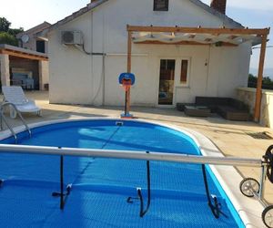 Family friendly apartments with a swimming pool Risika (Krk) - 16841 Verbenico Croatia