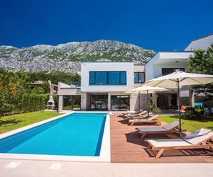 Villa Agava with heated pool, Jacuzzi, sauna, gym, 4 en-suite bedrooms Duce Croatia