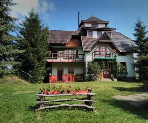 casa paltin cabane Podu Cosnii Romania
