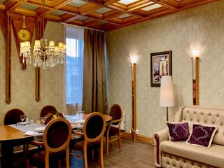Majestic Apartment on Nevsky, 44