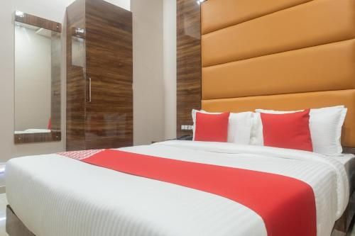OYO 30693 Hotel Blue Executive