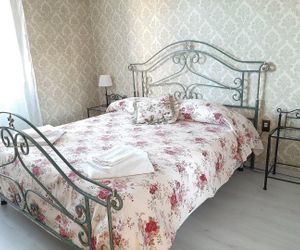 Elena apartment 500 meters from historic center Lucca Italy