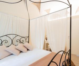 Romantic Escape in the 400s by RentAllComo Como Italy