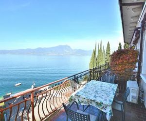 Leonardo Walsh Apartment With Lake View Torri del Benaco Italy