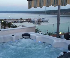 Luxury apartment by the sea with private whirlpool and terrace 50m2 Posedarje Croatia