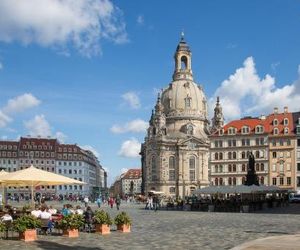 Großes Apartment im Zentrum von Dresden, 2 Schlafzimmer, 2 Bäder, Balkon Dresden Germany