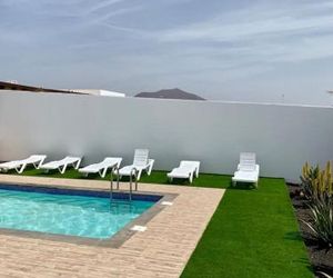 Apartamento Montaña Roja 1 con piscina privada Playa Blanca Spain