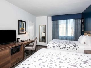 Фото отеля La Quinta Inn and Suites by Wyndham Long Island City