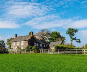 Welsh Farmhouse, modern facilities, secluded location, unspoilt views, sleeps 14 Llanfyllin United Kingdom